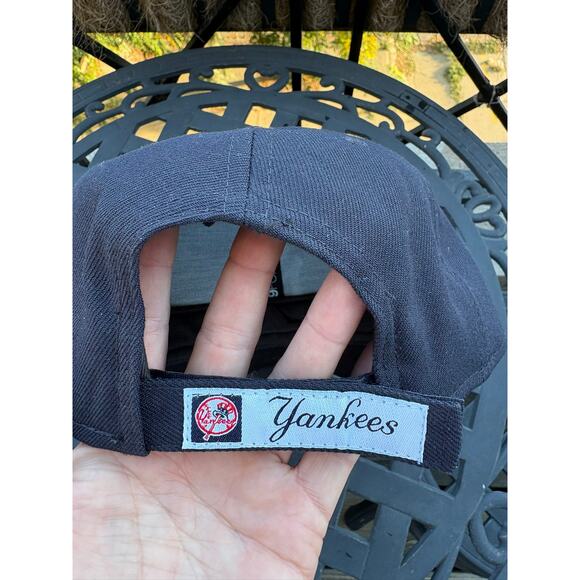 New Era 9FORTY New York Yankees Adjustable Baseball Cap Navy Blue - Picture 3 of 4